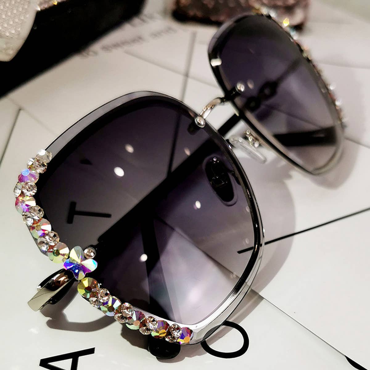 WOMEN UV PROTECTION RHINESTONE SUNGLASSES