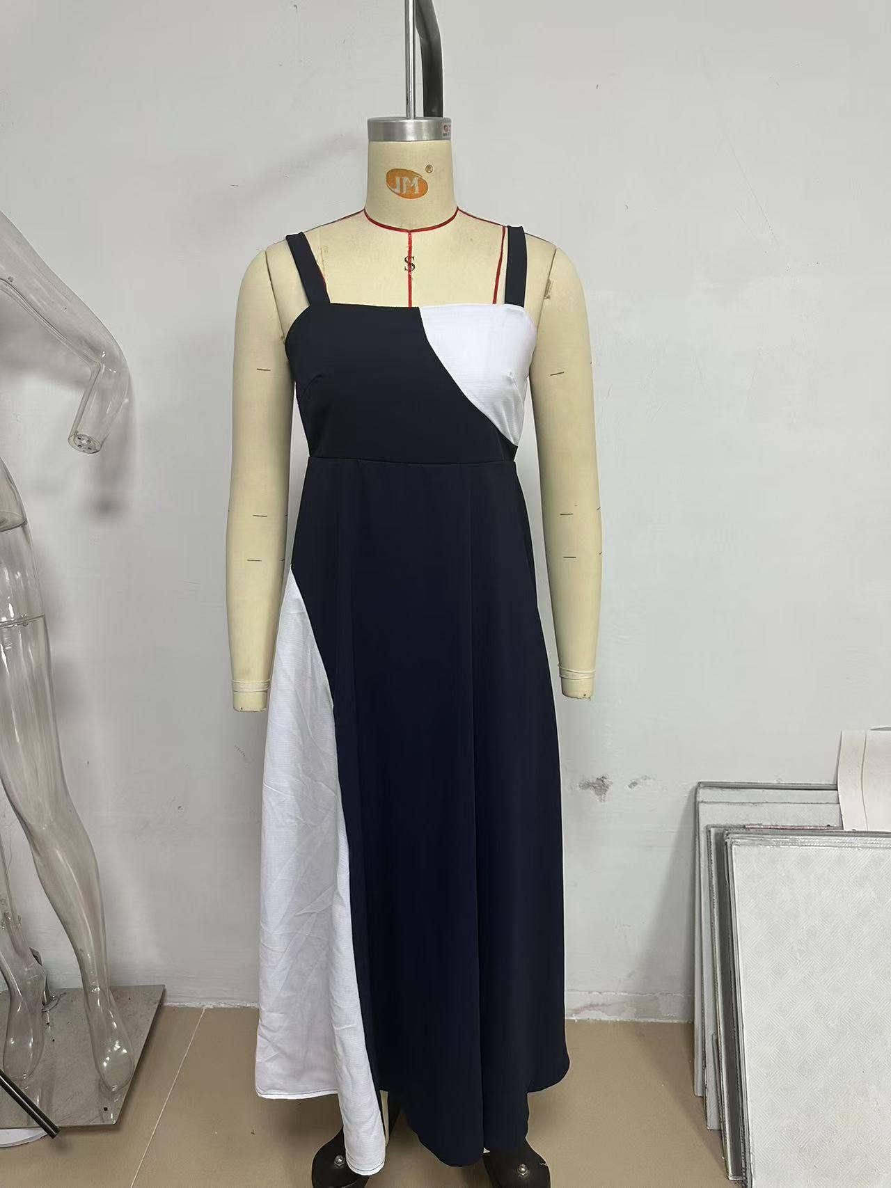 Fashionable vacation-style color-blocked dress