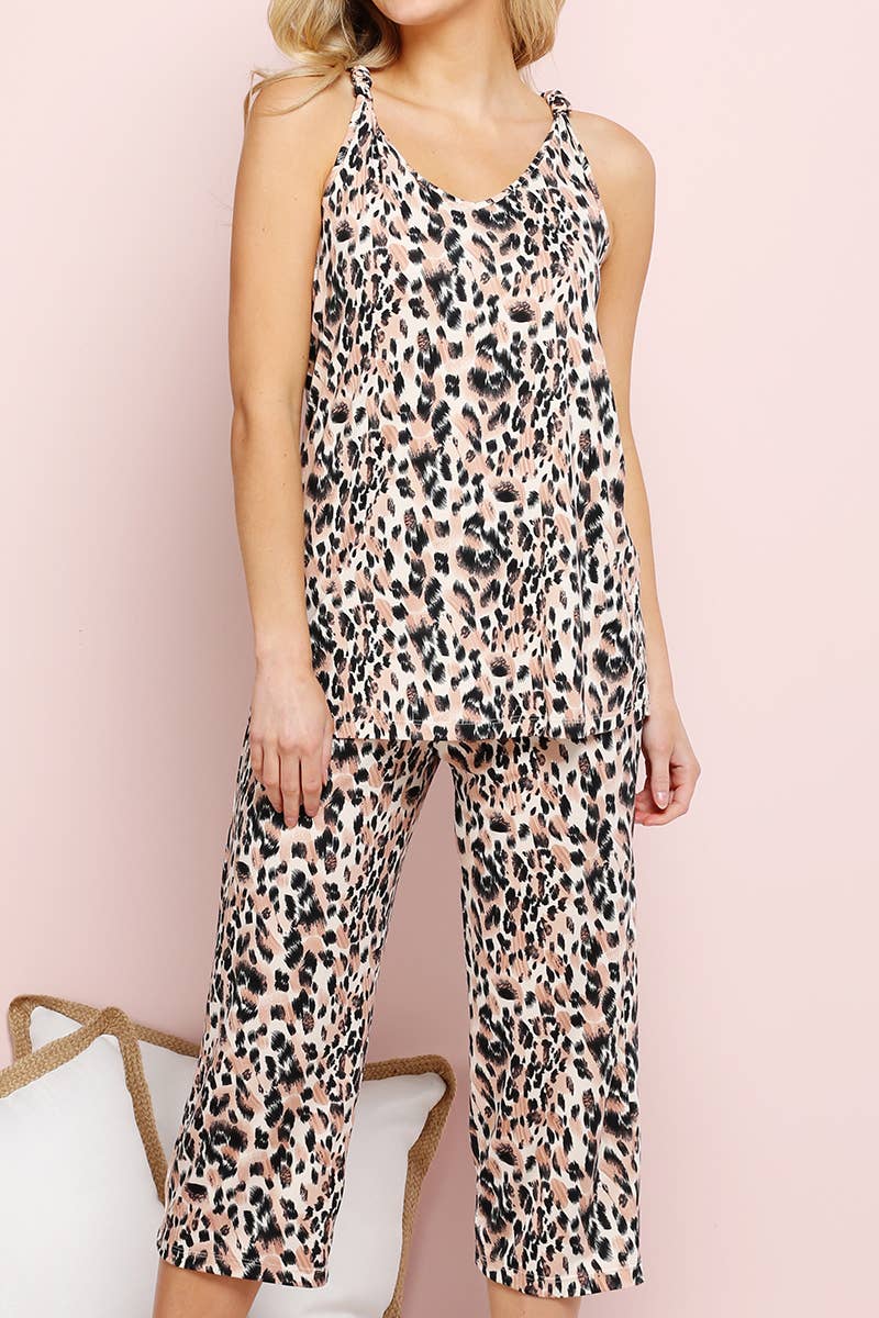 CWSPJ032_BANDED NECKLINE AND KNEE LENGTH PANTS PAJAMA SET