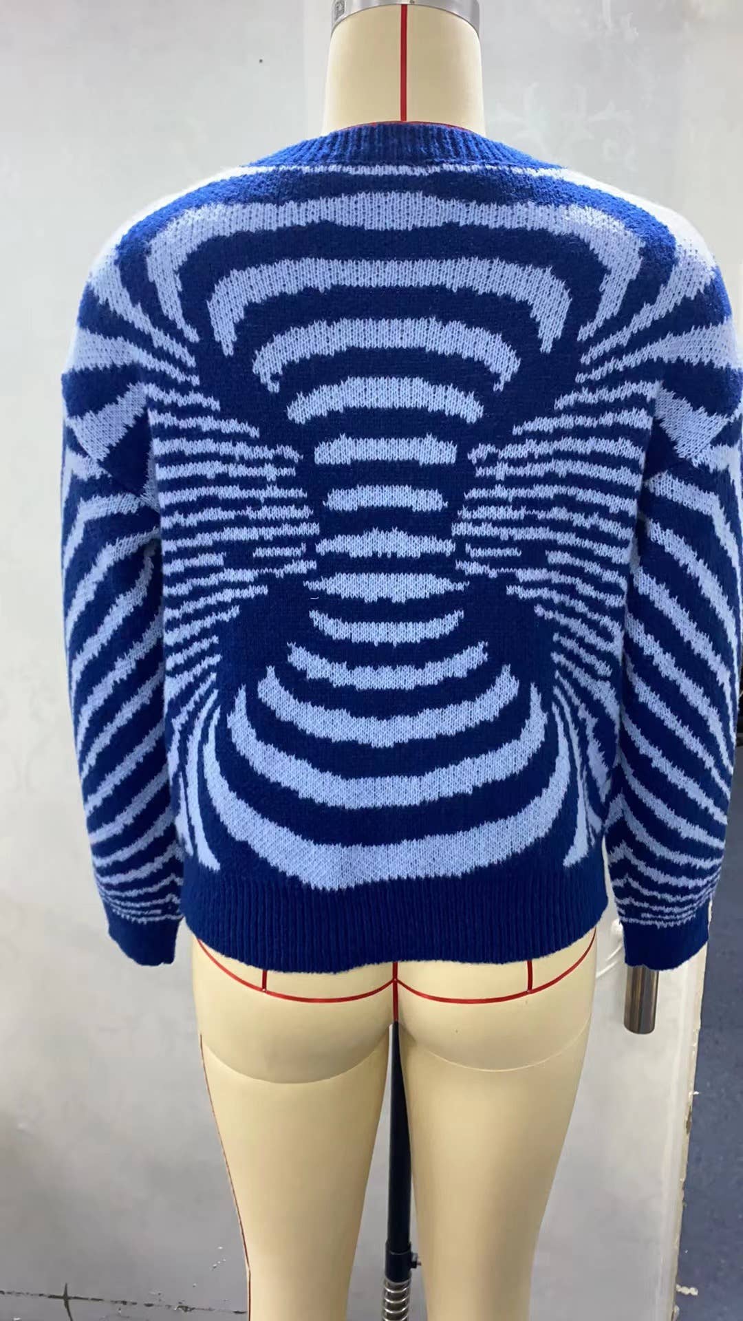 CREW-NECK STRIPED LONG-SLEEVED SHORT SWEATE