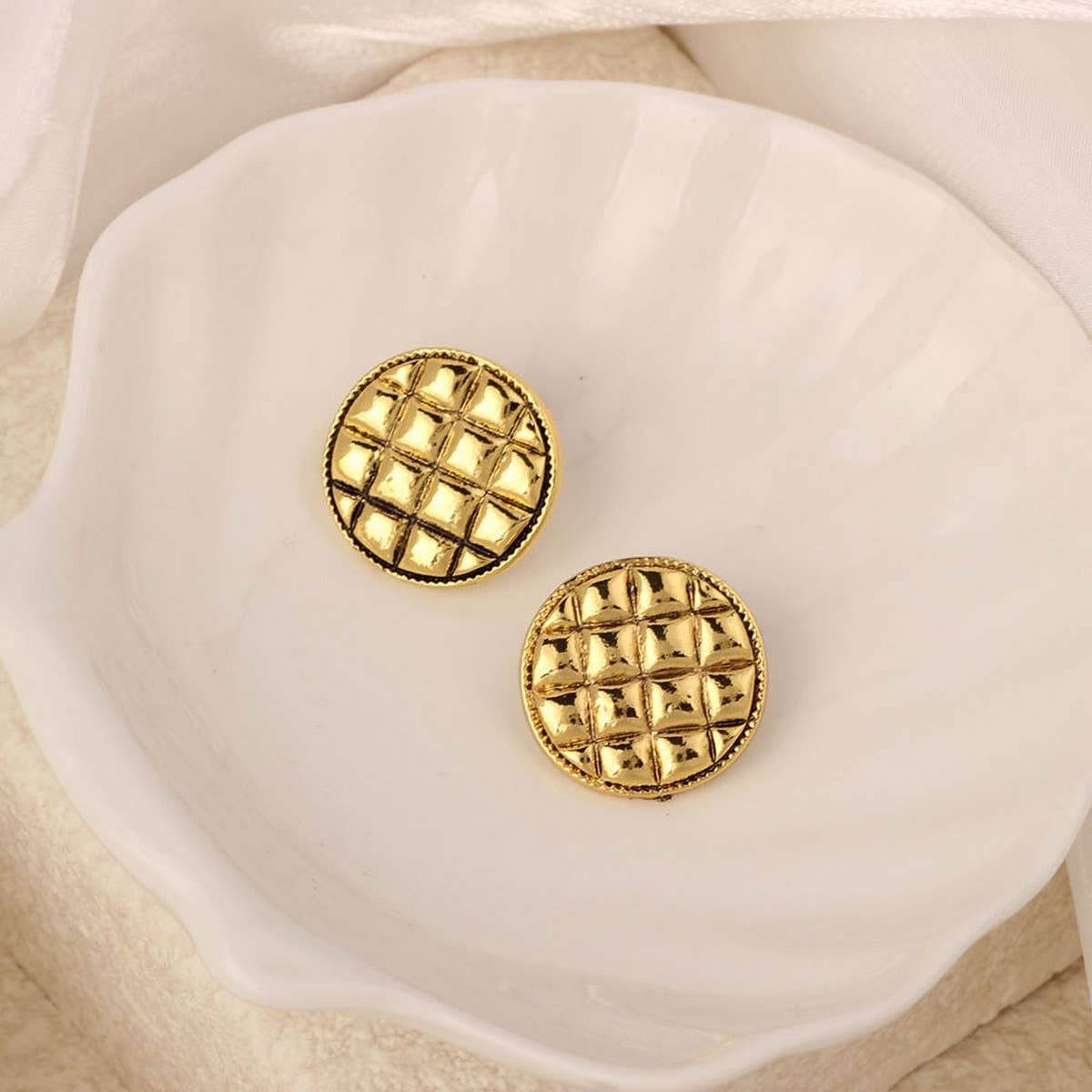 NEW SIMPLE HOLLOW FLOWER ENAMEL EARRINGS