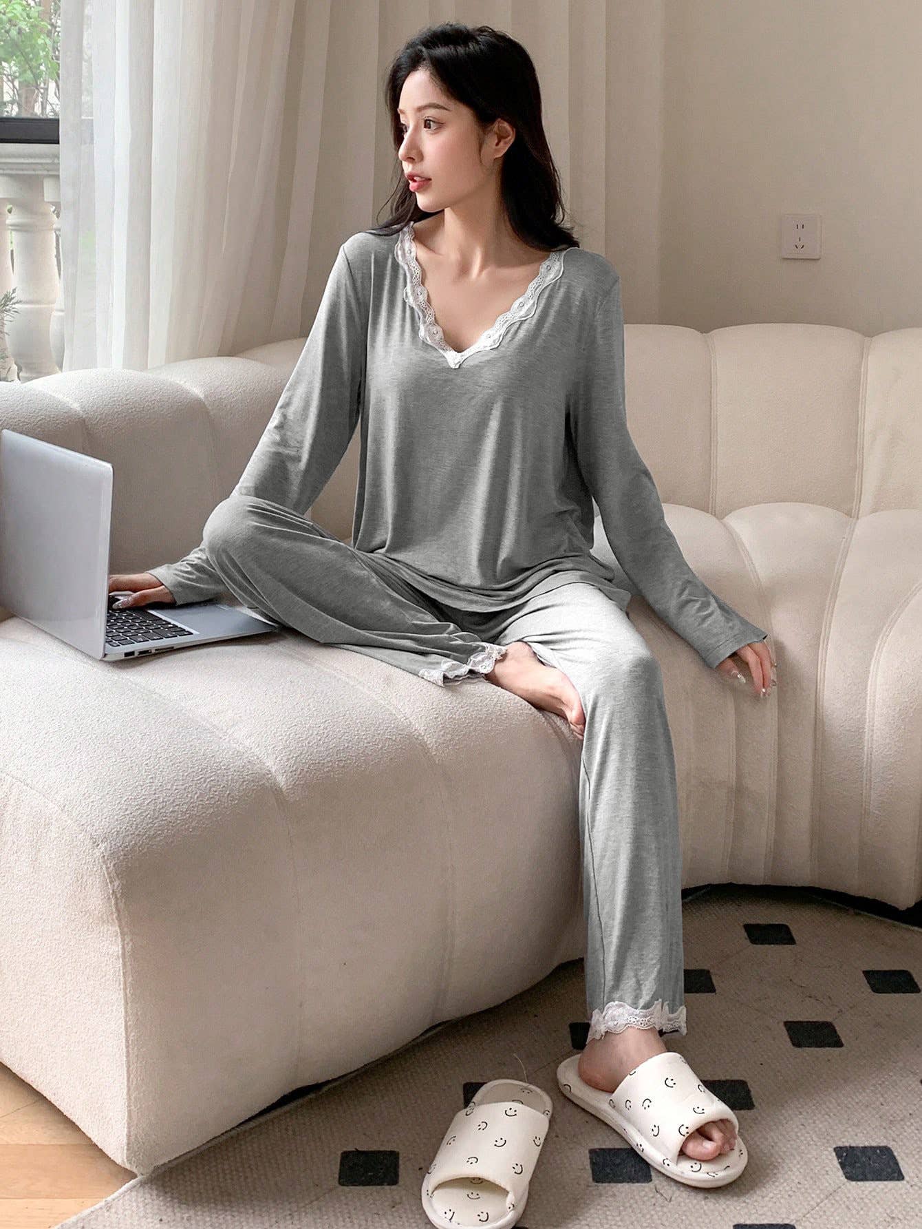 COMFORTABLE LONG SLEEVE PAJAMAS TWO PIECE SET