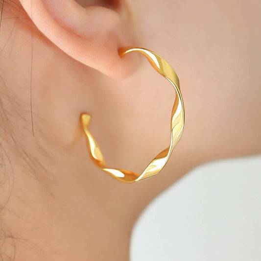 18K GOLD PLATED TWISTED C-TYPE STUD EARRINGS_CWAJE0558