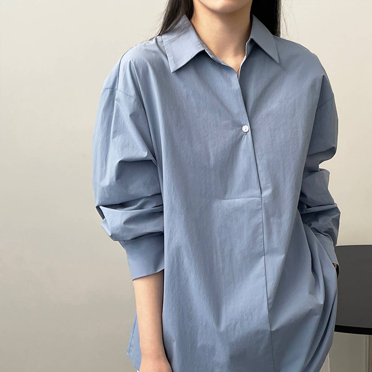 Basic solid color V-neck washed cotton shirt