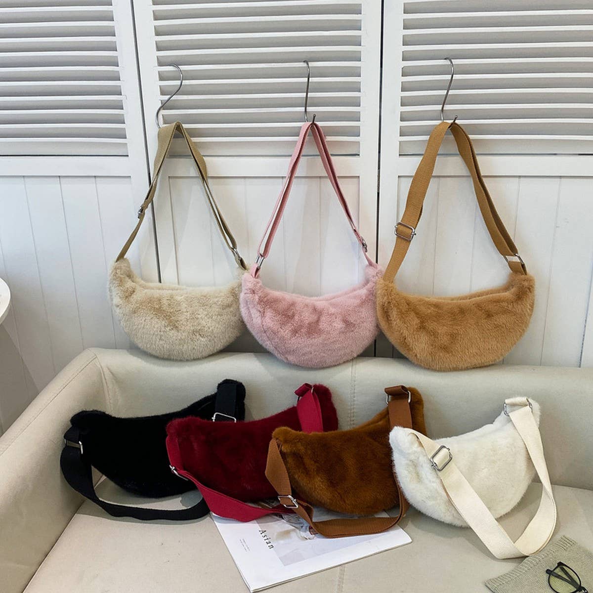 WINTER LIGHT CASUAL VERSATILE SHOULDER PLUSH BAG_CWAB3920