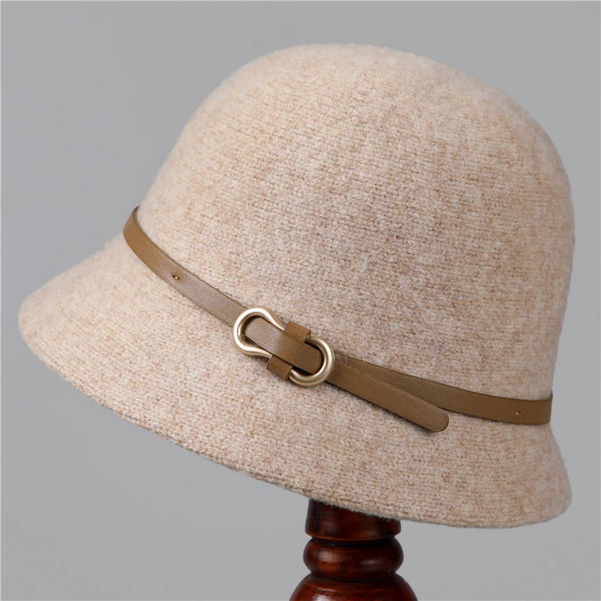 SIMPLE AND VERSATILE BUCKET HAT WITH BELT BUCKLE_CWAH1798
