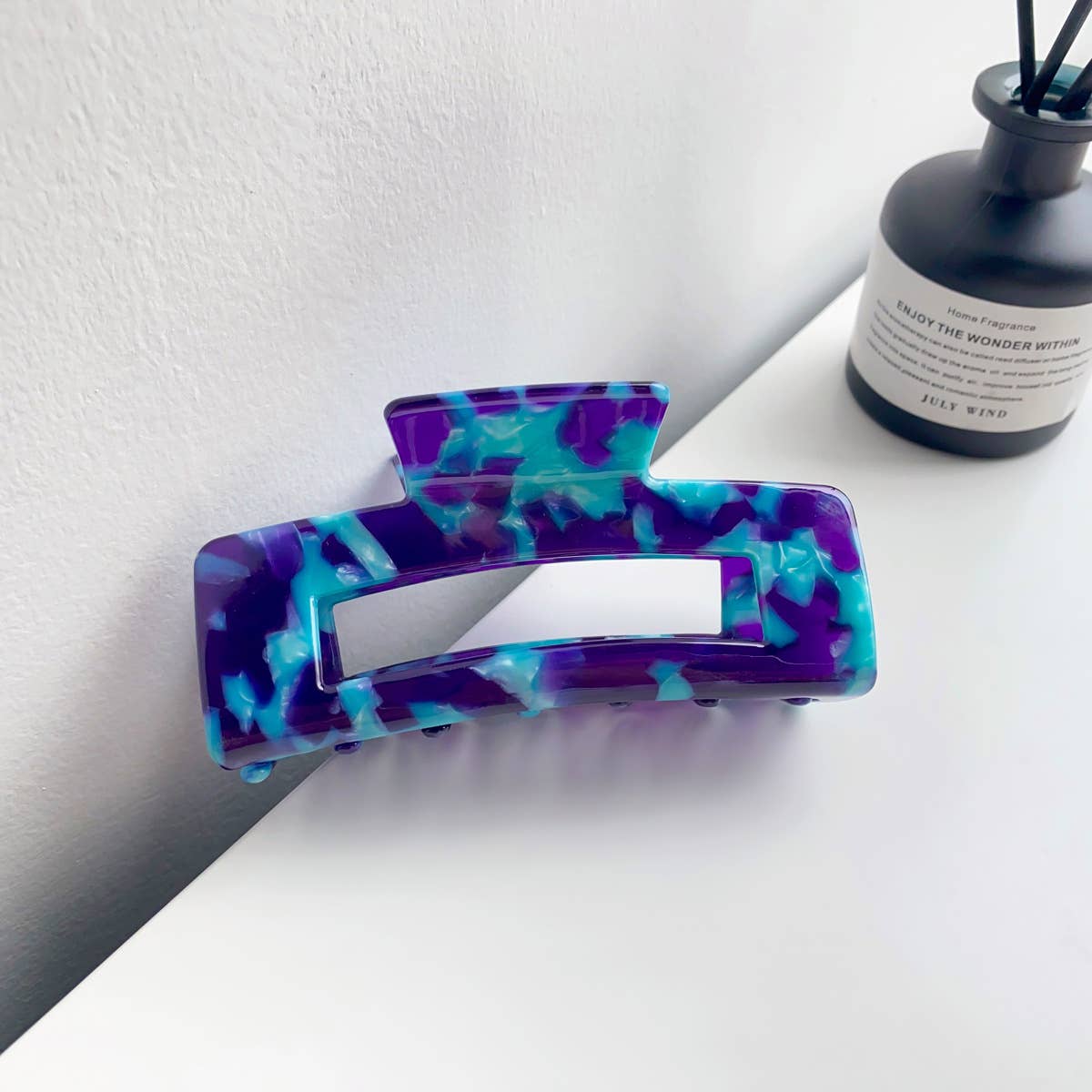 Retro and high-end acetate leopard hair clippers