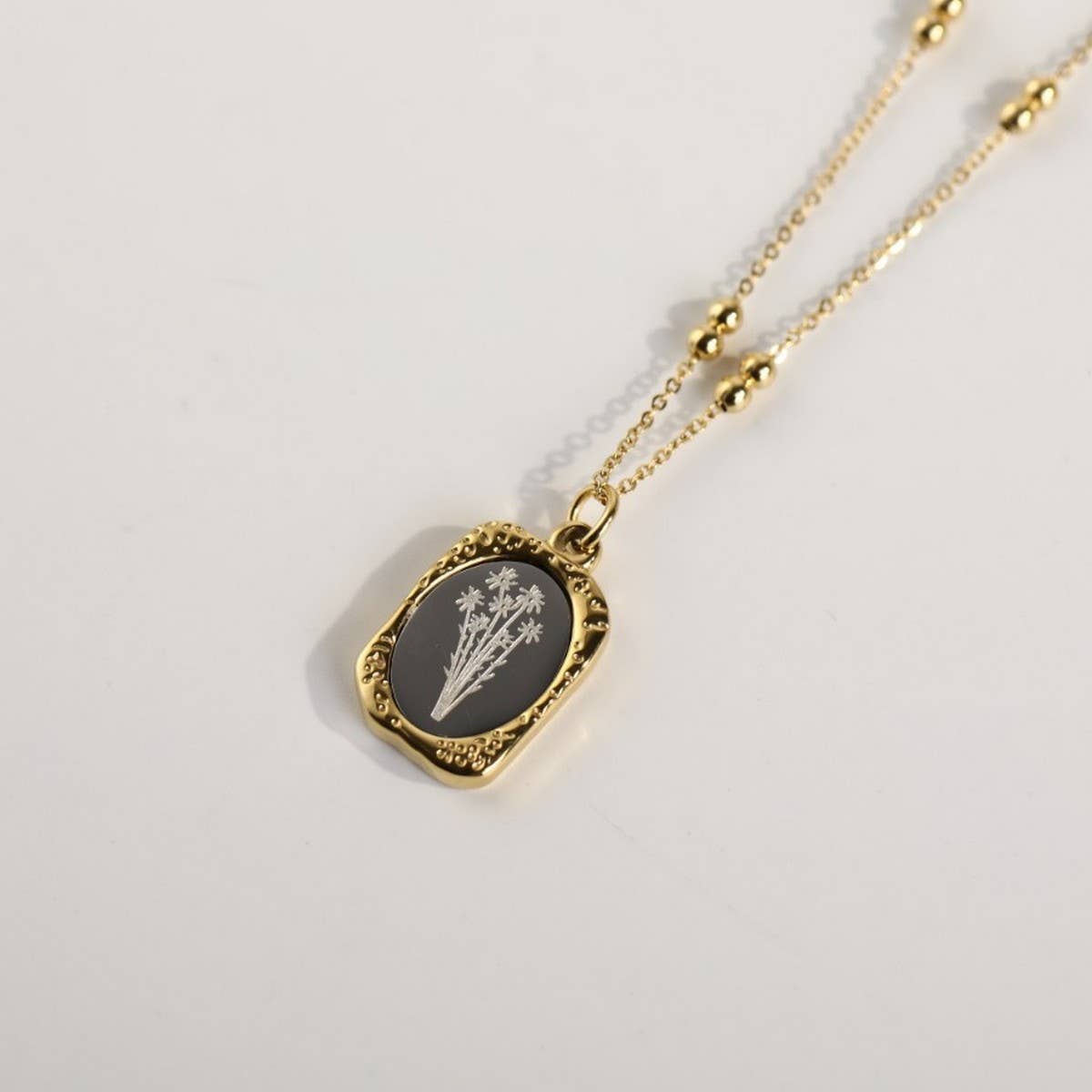 VINTAGE MAGIC MIRROR ROSE DECEMBER NECKLACE