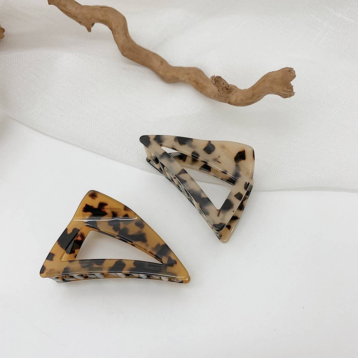 HOLLOW TRIANGLE LIGHT LUXURY TEMPERAMENT HAIRPIN