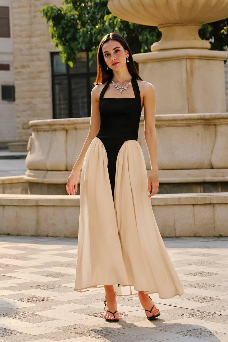 CWDMD6425_BLACK AND WHITE HALTER BACKLESS FITTED MAXI DRESS