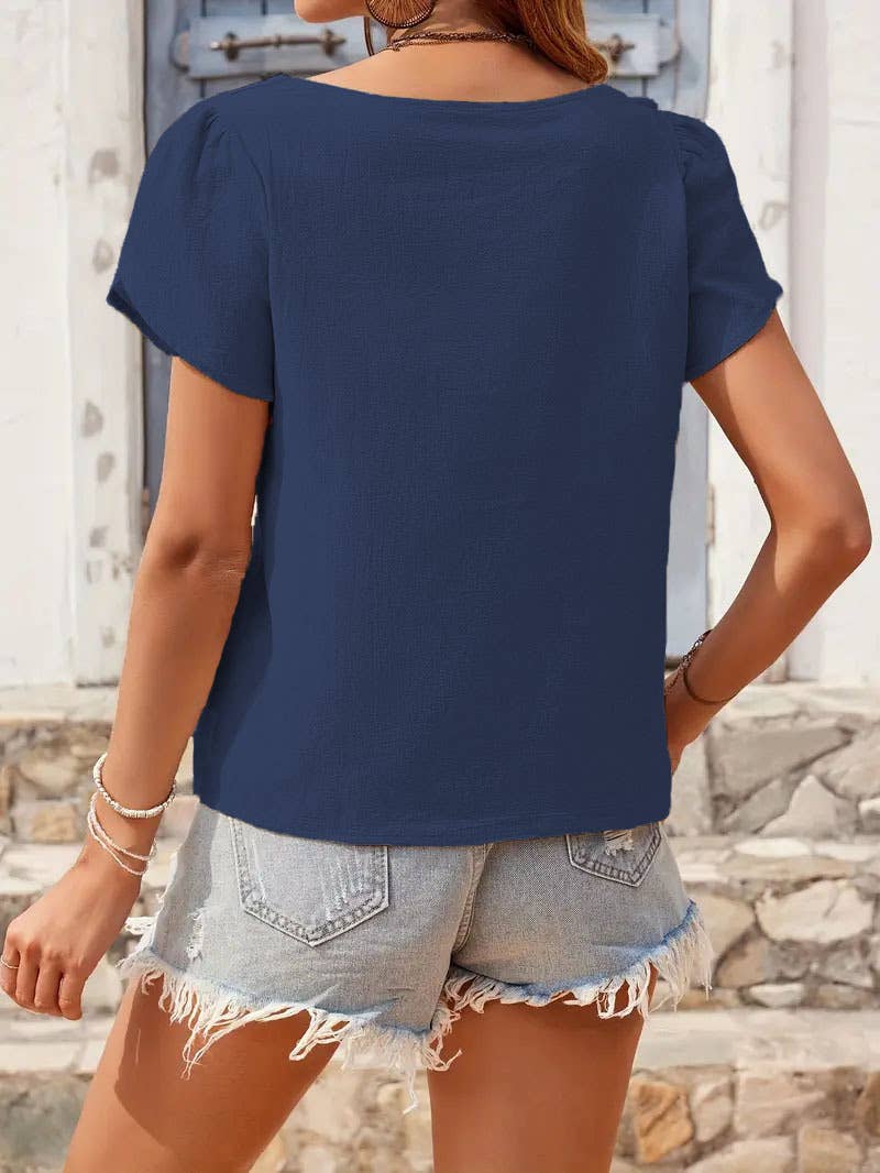 Form-fitting knit short-sleeved slant-neck top