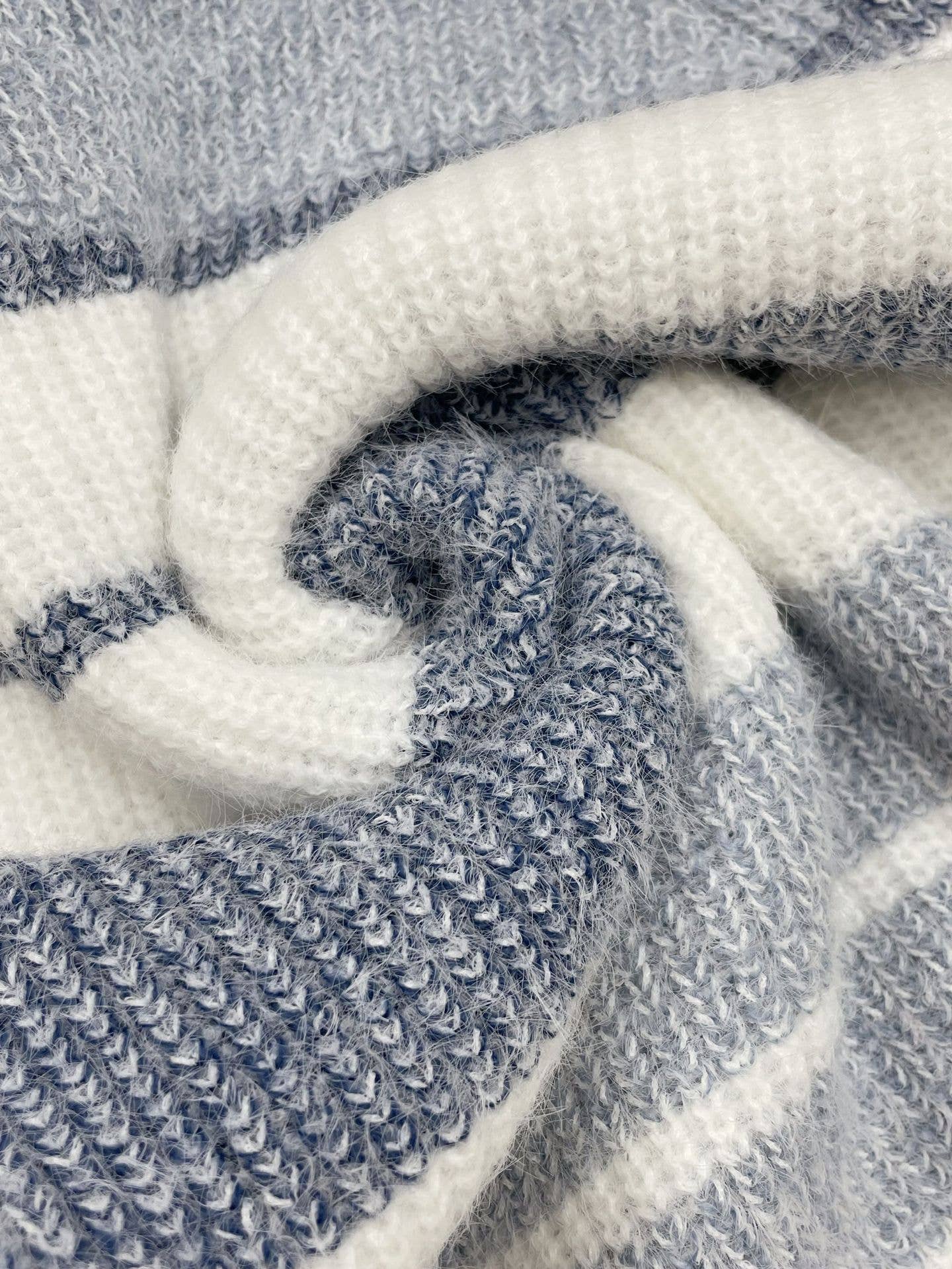 Contrast color design sense knit sweater