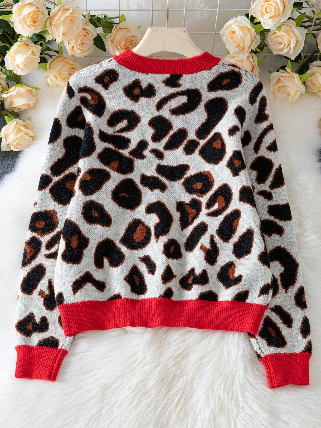 Color-blocking leopard jacquard knitted sweater