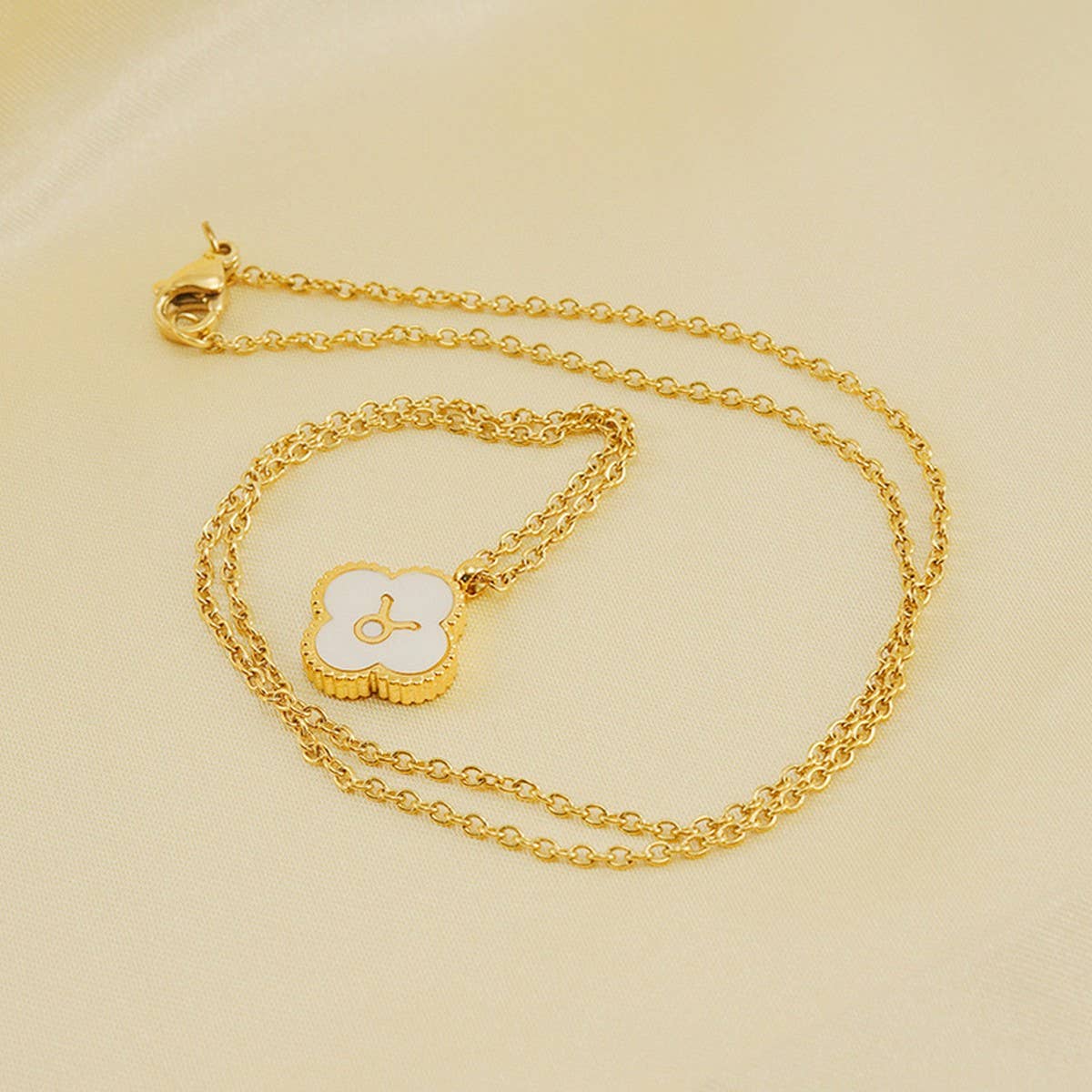 SHELL FOUR LEAF CLOVER CONSTELLATION NECKLACE