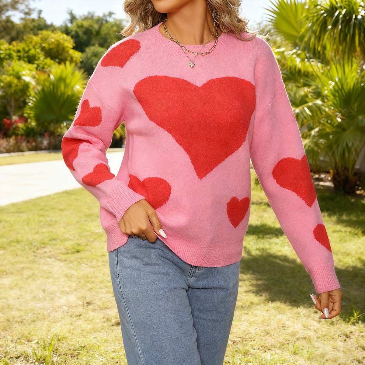 Fashionable heart-shaped color-blocking sweater