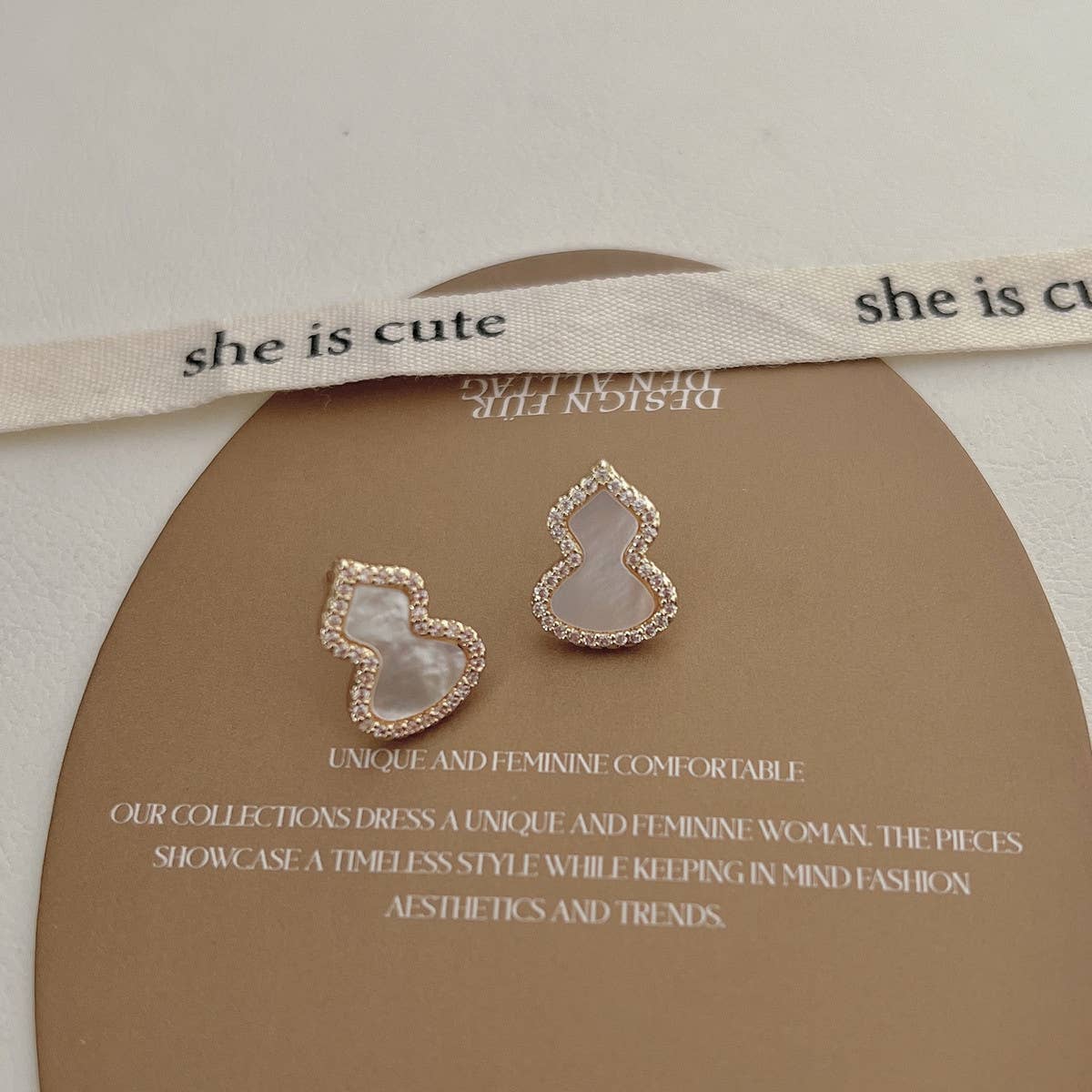HIGH GRADE GOURD SHELL EARRINGS AND EARRINGS