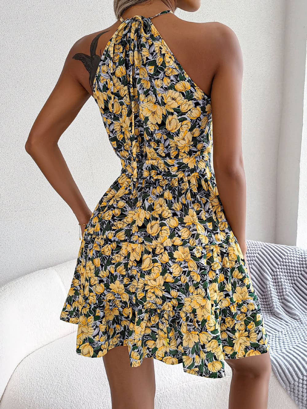 A lace-up ruffled large-swing floral dress