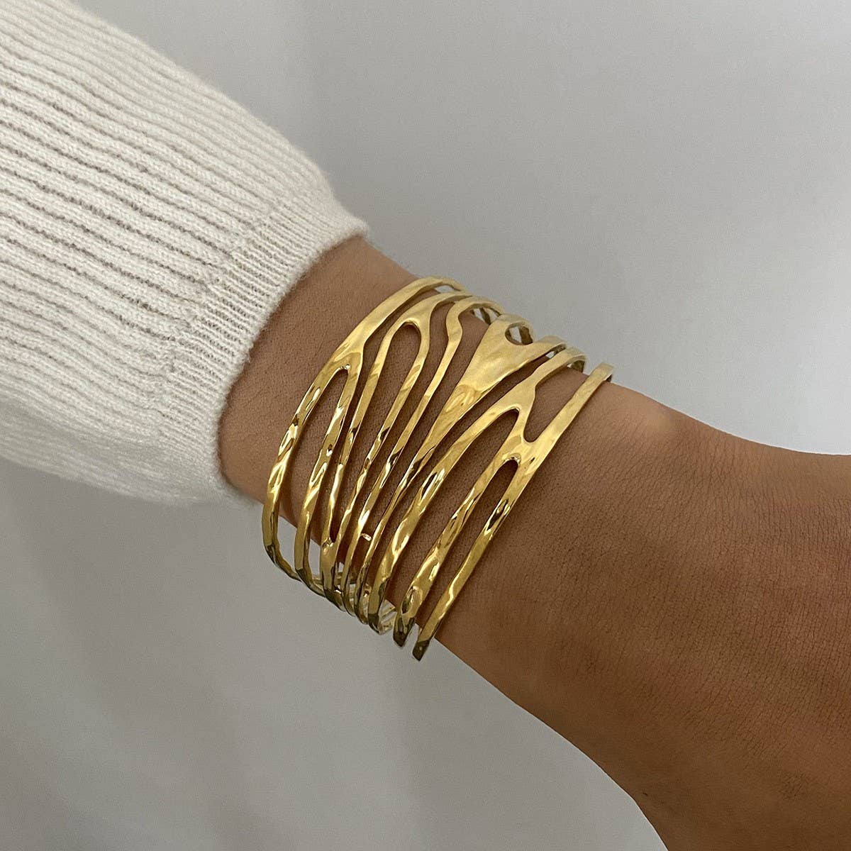 18K Gold Hollow Line Cuff, Fade-Resistant Steel_CWAJE4660