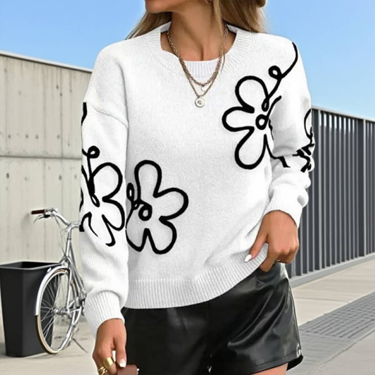 Flower-patterned round-neck knitted sweater