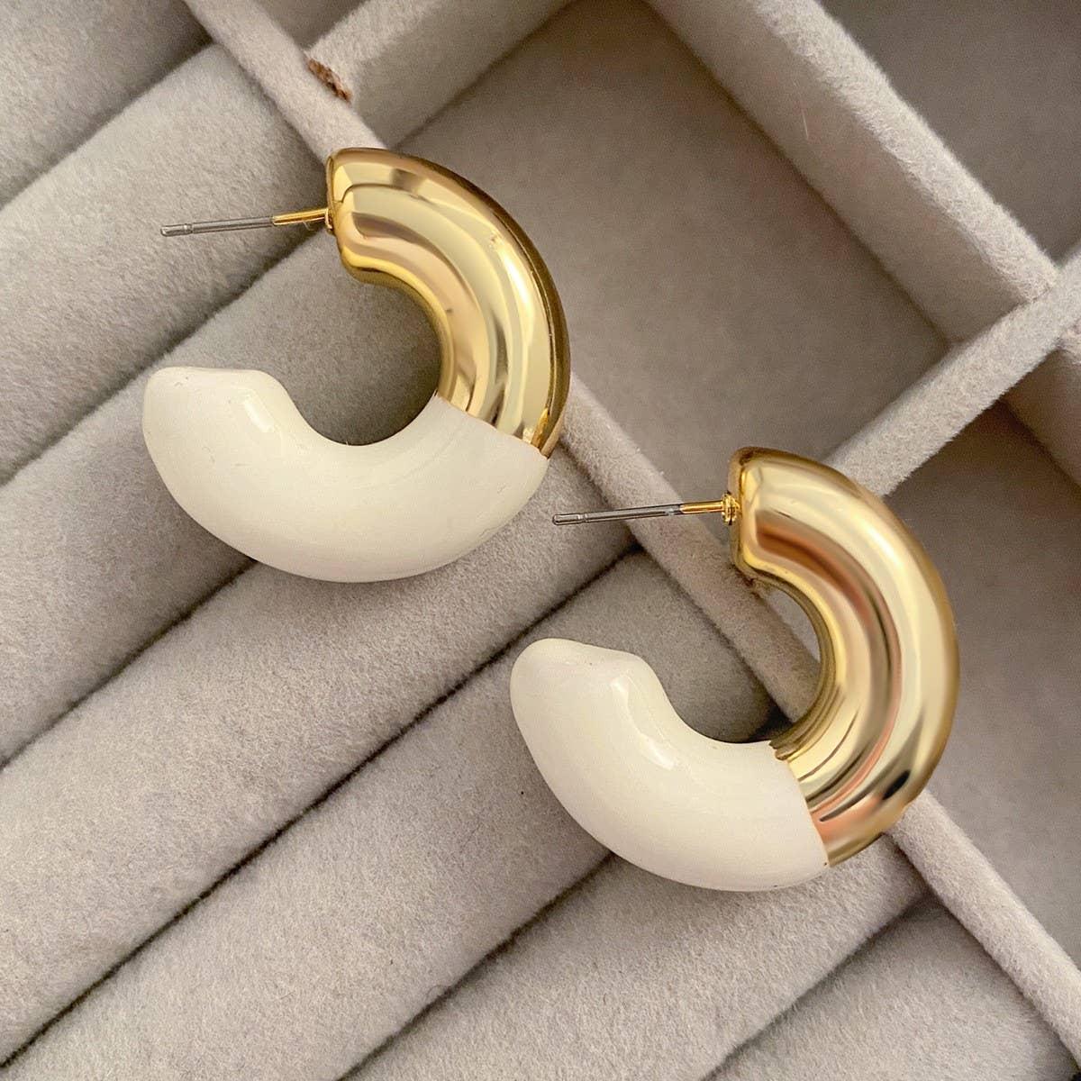 MINIMALIST AND PERSONALIZED MAILLARD RETRO EARRING