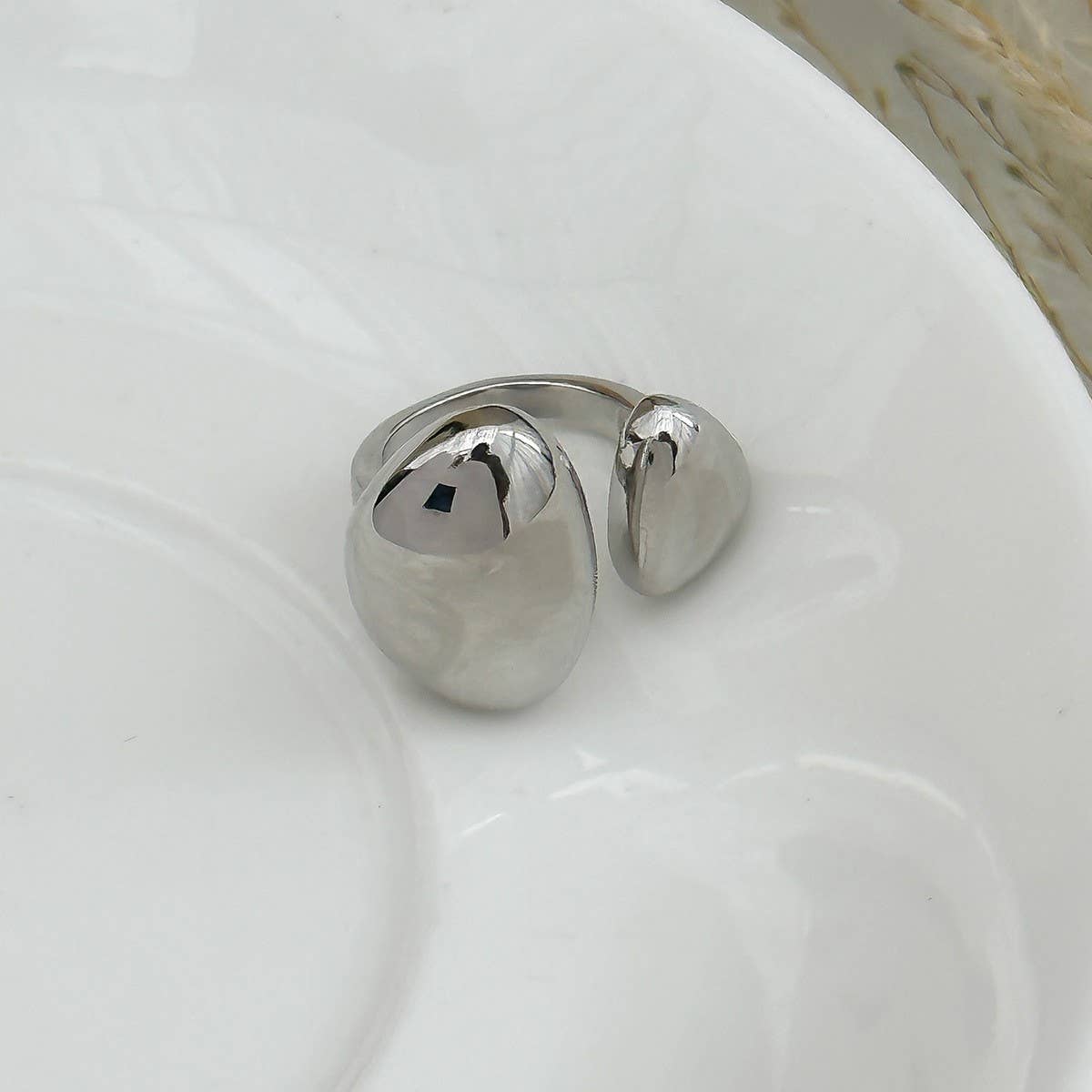 NEW EUROPEAN AND AMERICAN PERSONALIZED RINGS