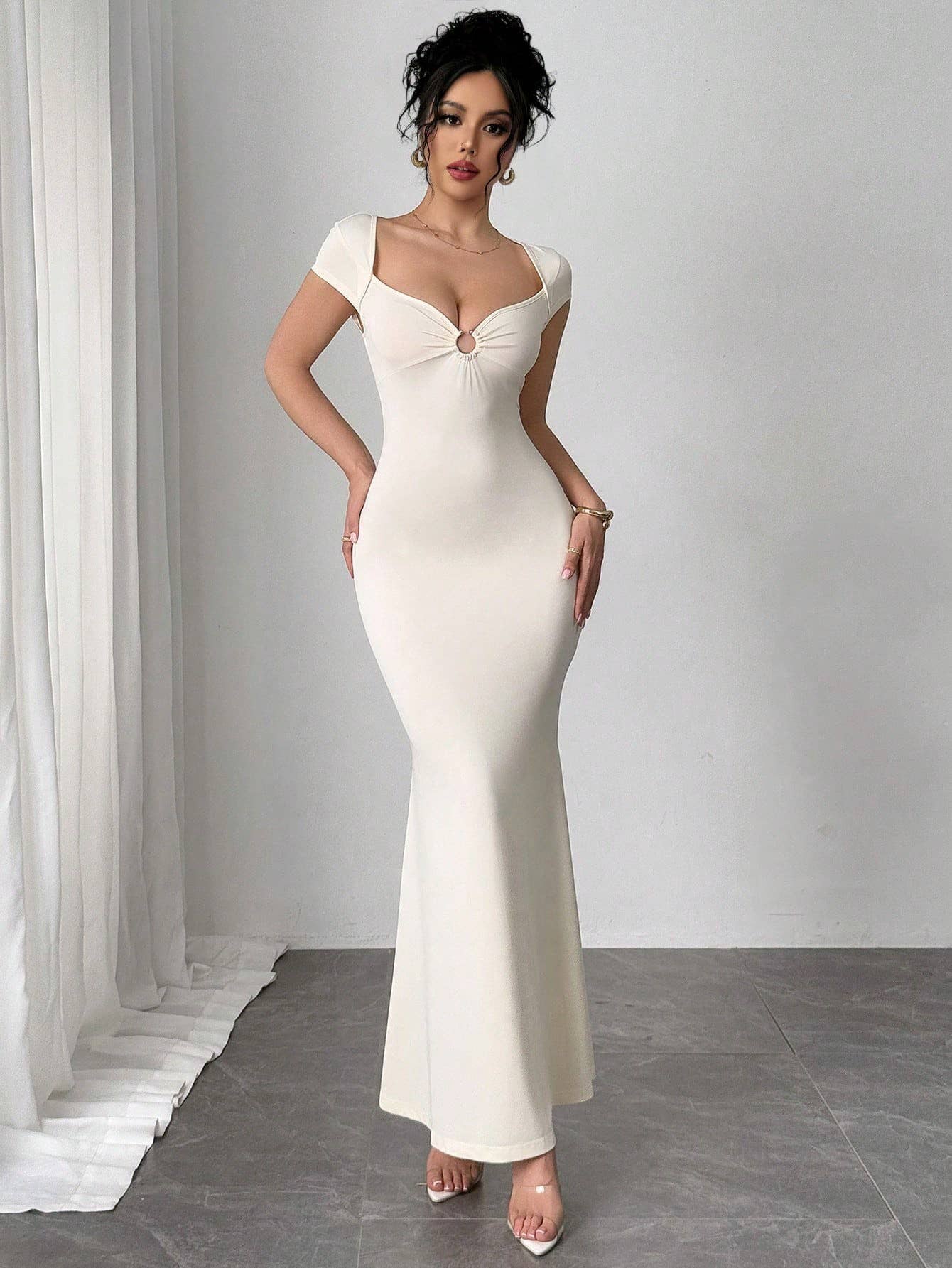 A sexy V-neck design, slim and long dress