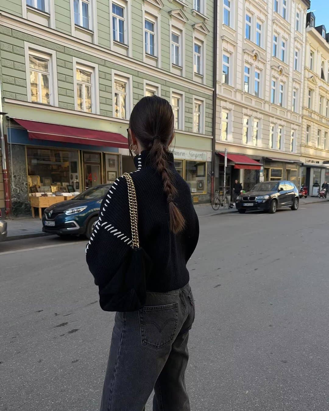 Color-blocking and patchwork round-neck sweater