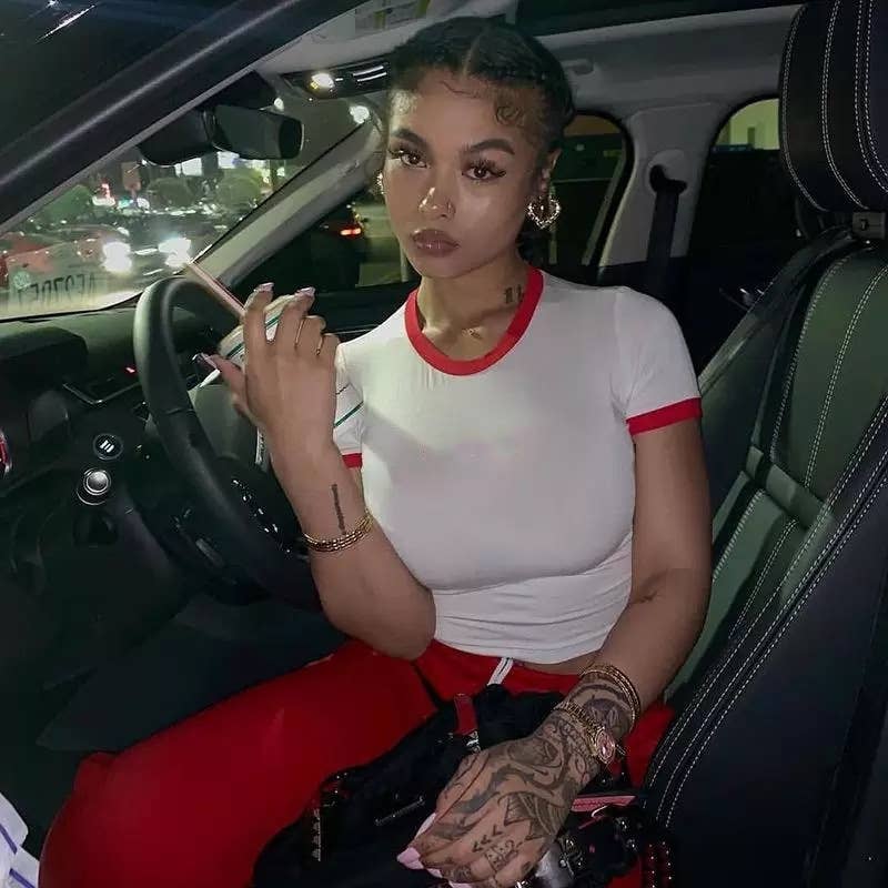 Basic crew neck slim fit solid color T-shirt