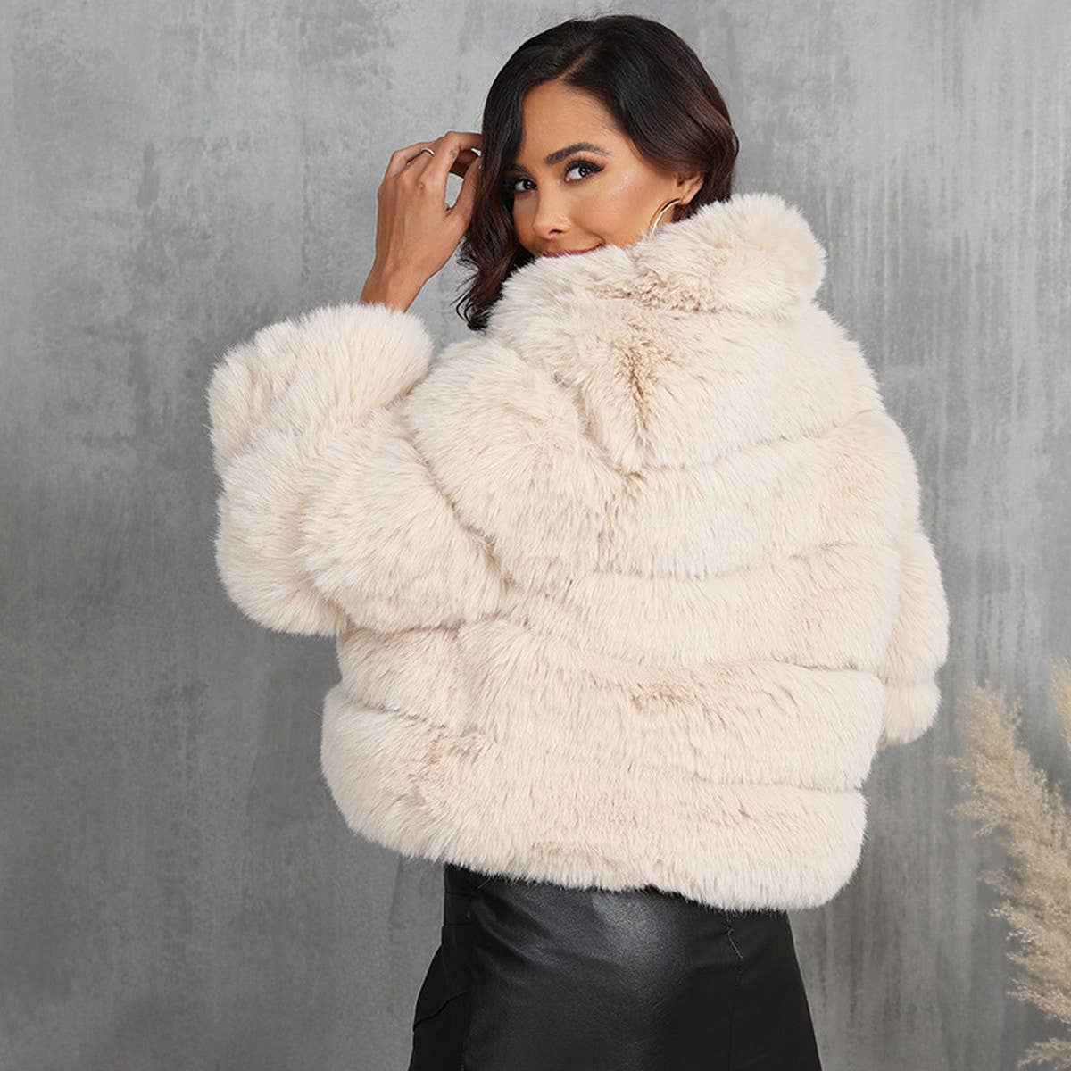 Women?™s Faux Fur Zip-Up Short Coat Stand Collar_CWMM9121