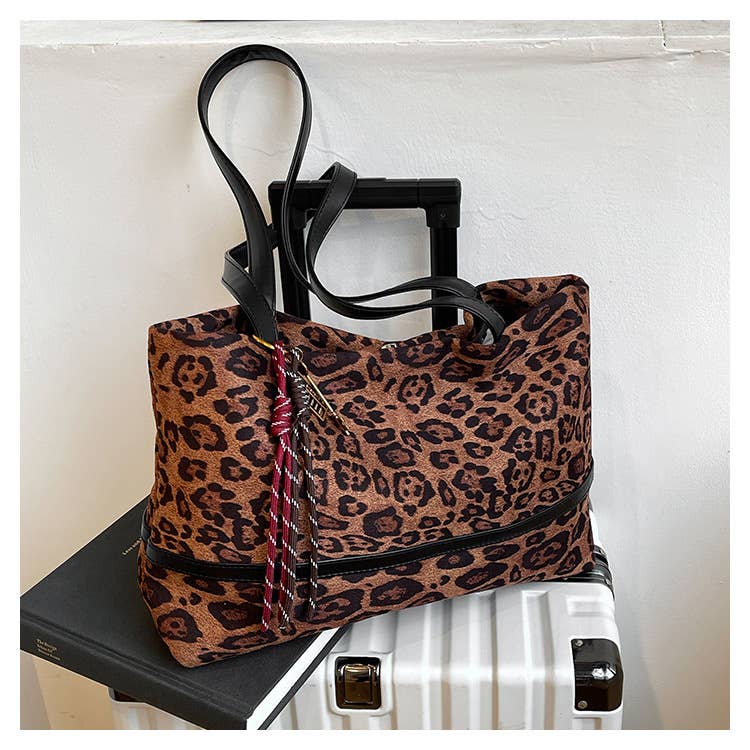 Personalized retro large-capacity tote bag