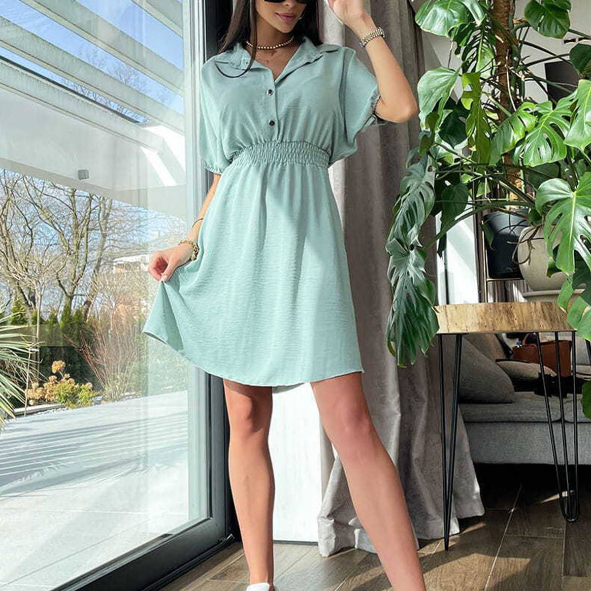 Dress with collar buttoned up waist