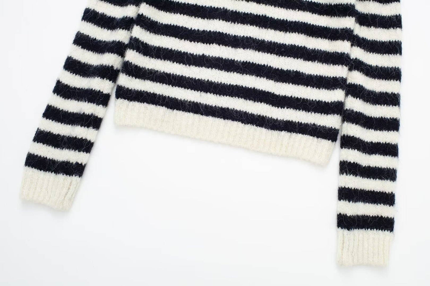 BUTTON TEMPERAMENT STRIPED CREW NECK SWEATER