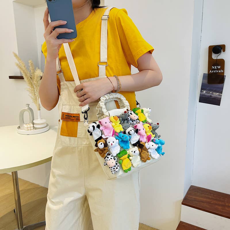 large-capacity pleated handbag featuring dolls