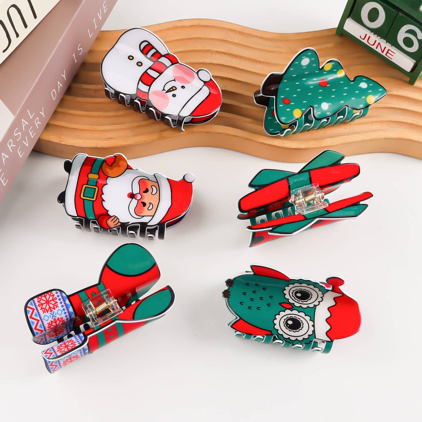 CHRISTMAS GIFT SANTA WINN CHRISTMAS TREE