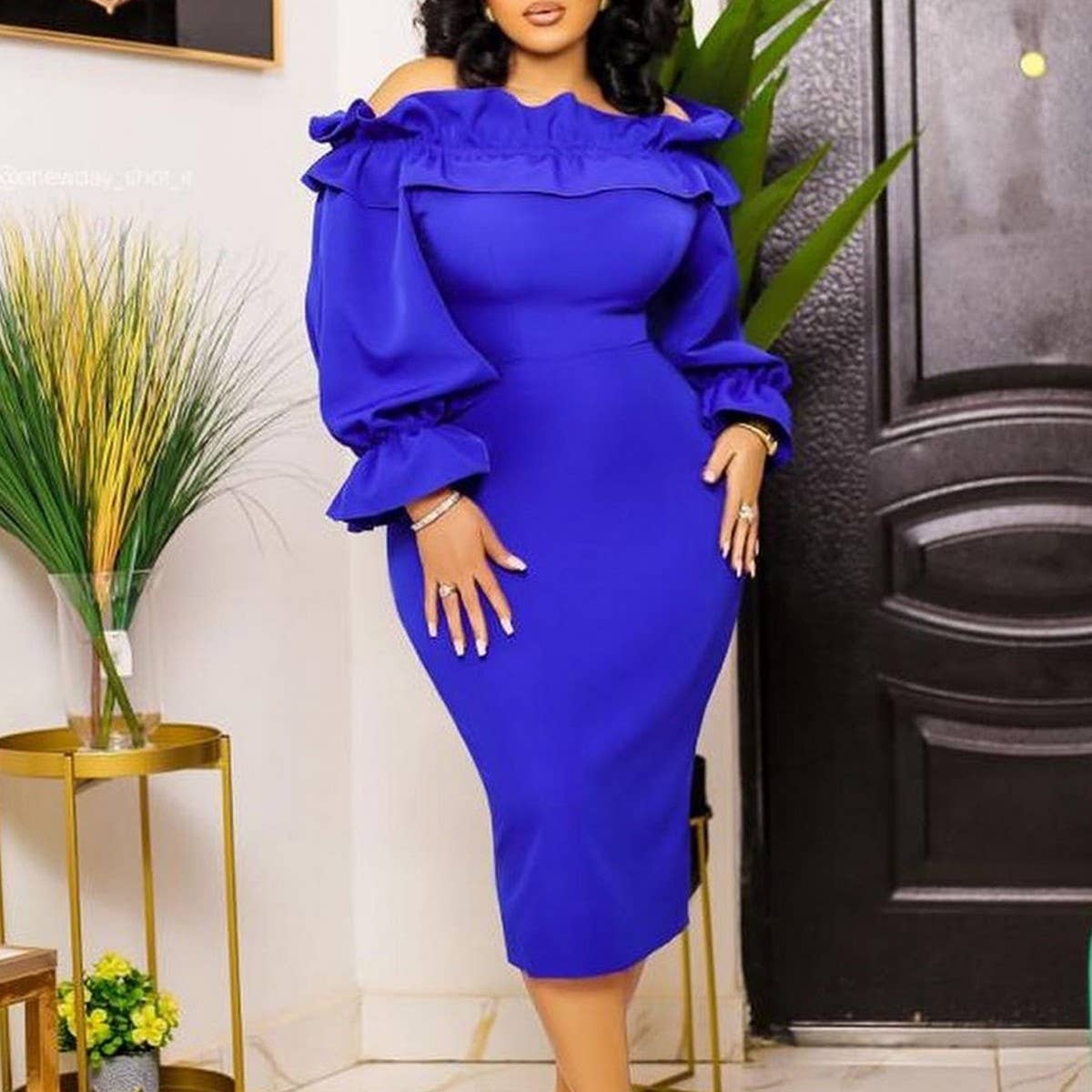 OFF-SHOULDER LONG-SLEEVED SLIM FIT DRESS_CWDMD3700