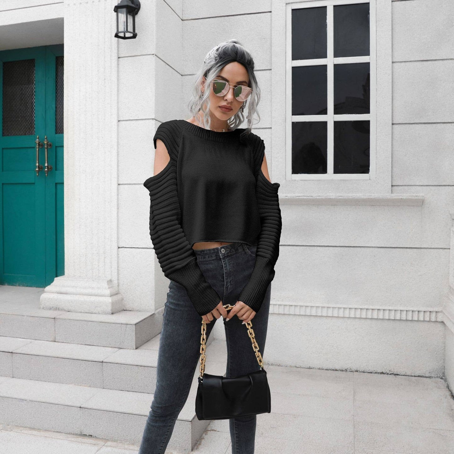 DESIGN OFF-THE-SHOULDER LONG-SLEEVED SWEATER