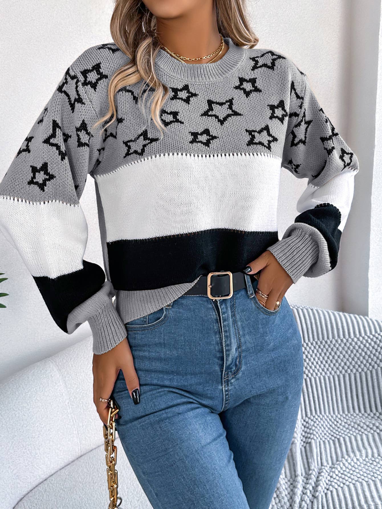 COLOR MATCHING STAR CUTOUT PULLOVER