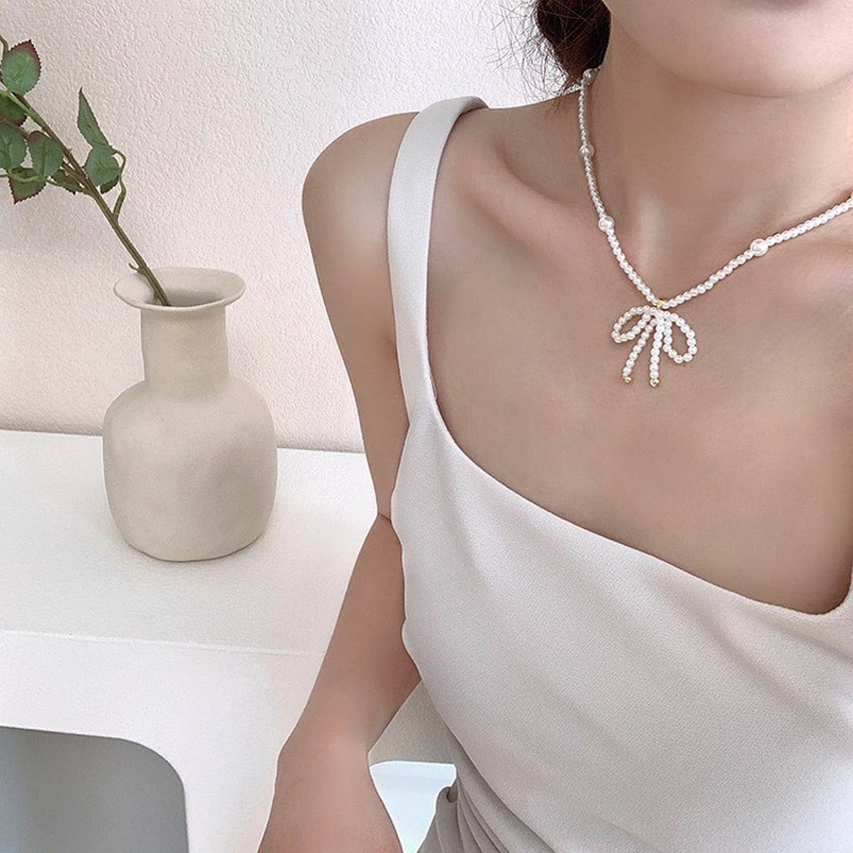 WOMEN'S PEARL BEADED VINTAGE BOW NECKLACE