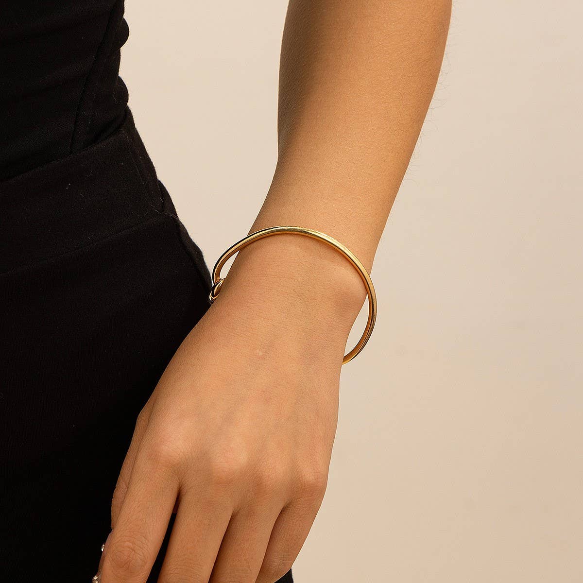 SIMPLE DOUBLE-LAYER HOLLOW KNOTTED OPEN BRACELET_CWMM3101