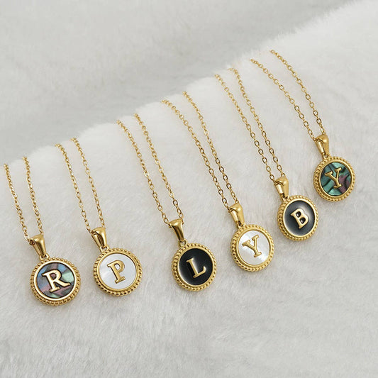 CWAJE1941_Simple Round Black Shell Letter Necklace