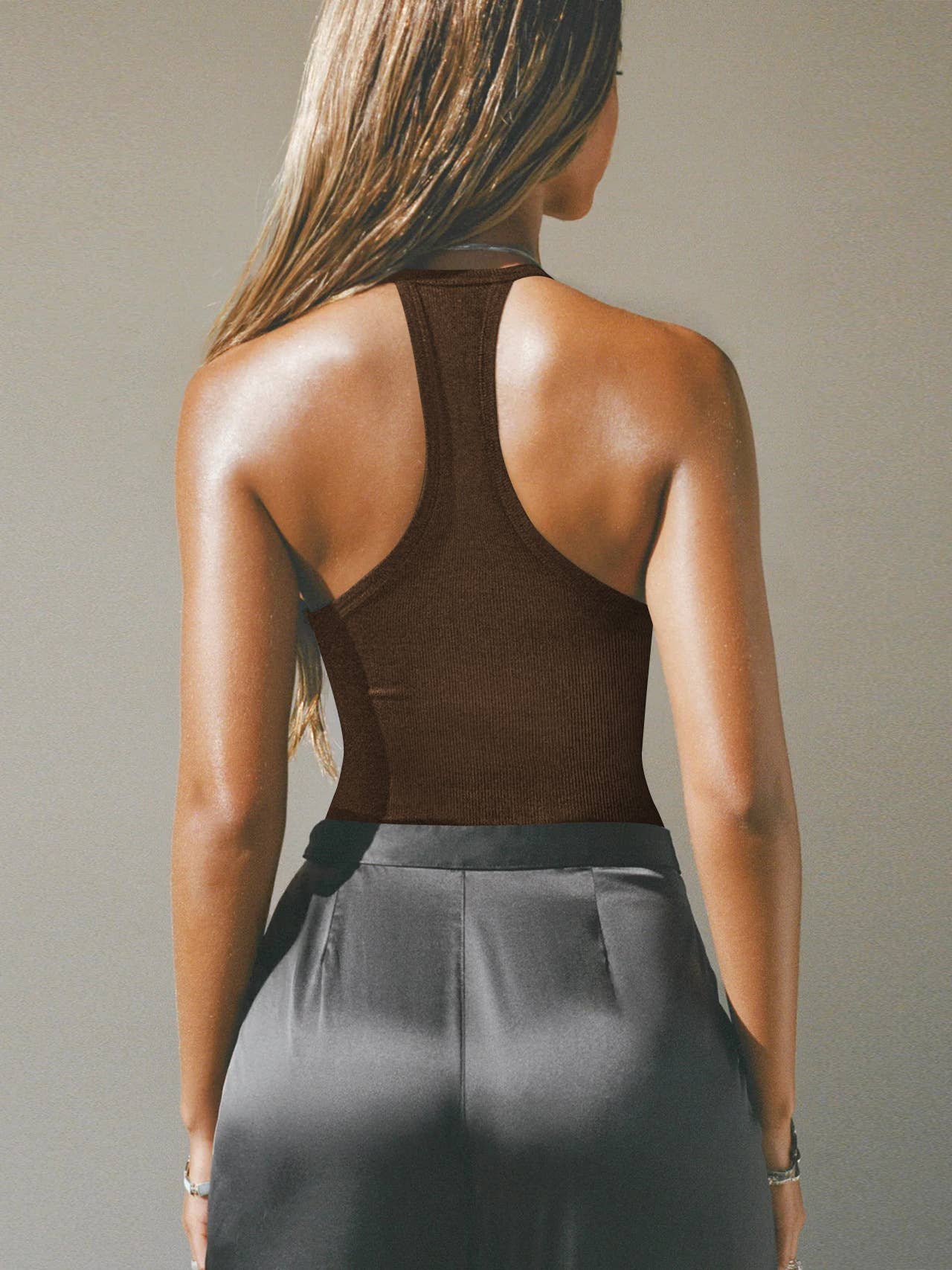 A HOLLOWED-OUT NECKLACE-STYLE SLIMMING HALTER_CWTTK1112