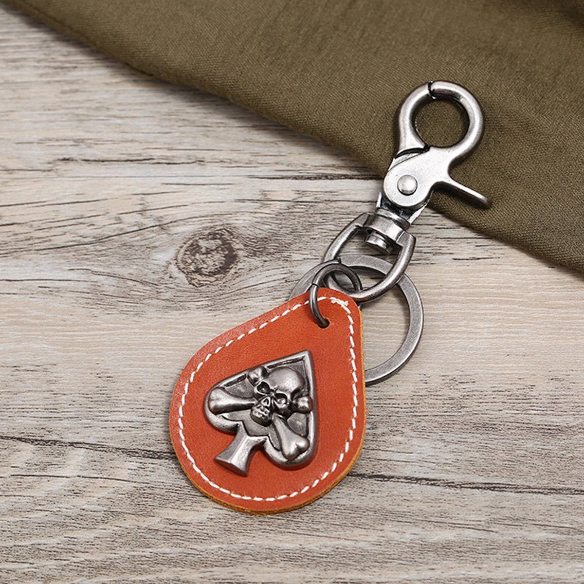PUNK RETRO ALLOY SKULL GENUINE LEATHER KEYCHAIN_CWMM5036