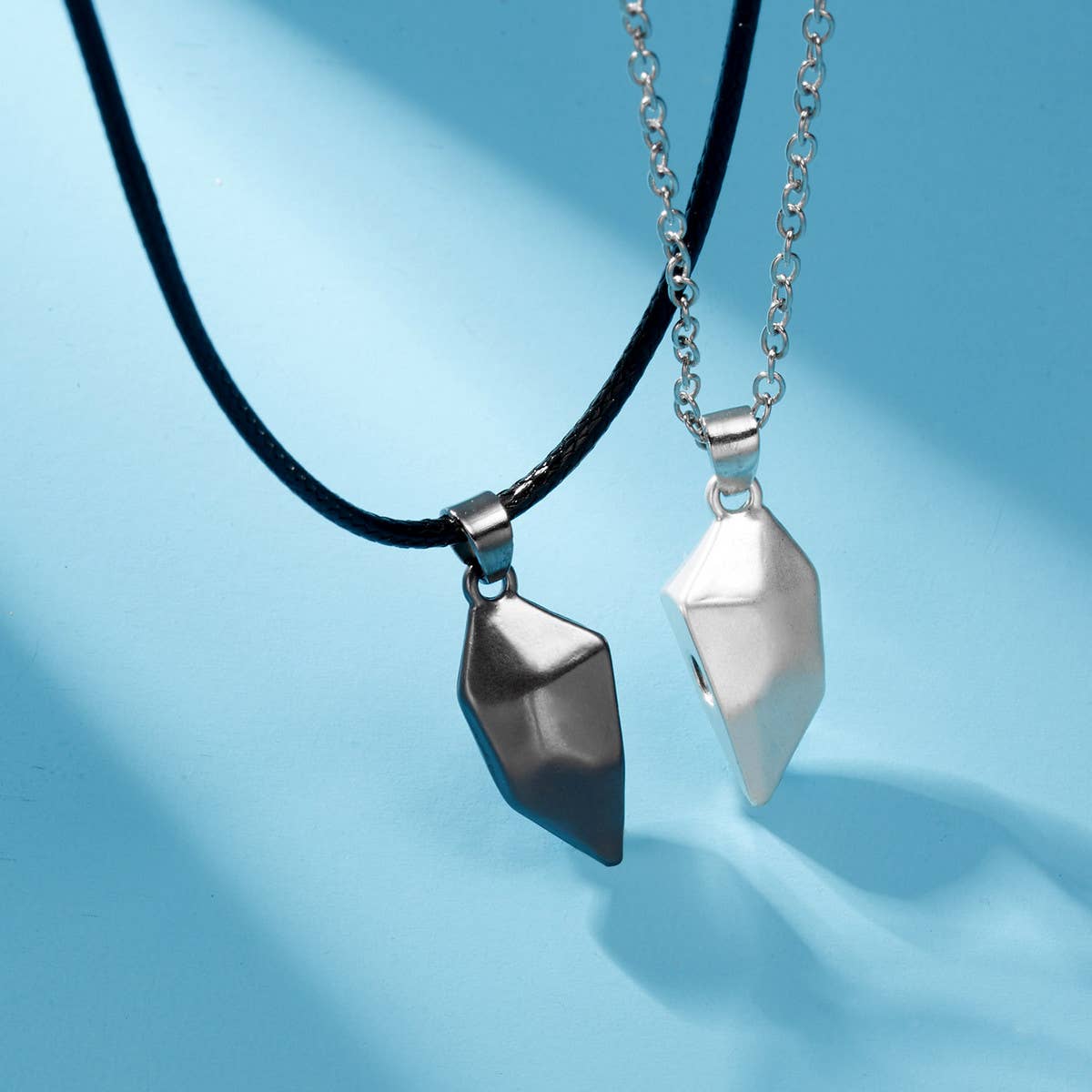 FASHIONABLE SPLICING MAGNETIC HEART NECKLACE
