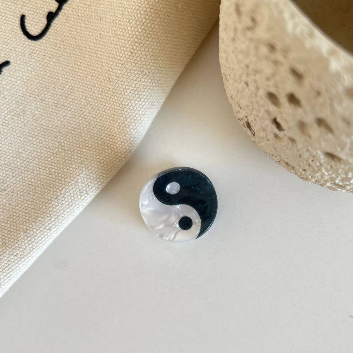 CWAHA07726_CUTE CARTOON KIDS MINI ACRYLIC HAIR CLAW CLIP