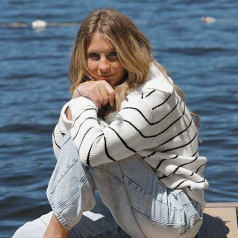 BLACK AND WHITE STRIPED ZIP-UP LAPEL SWEATER