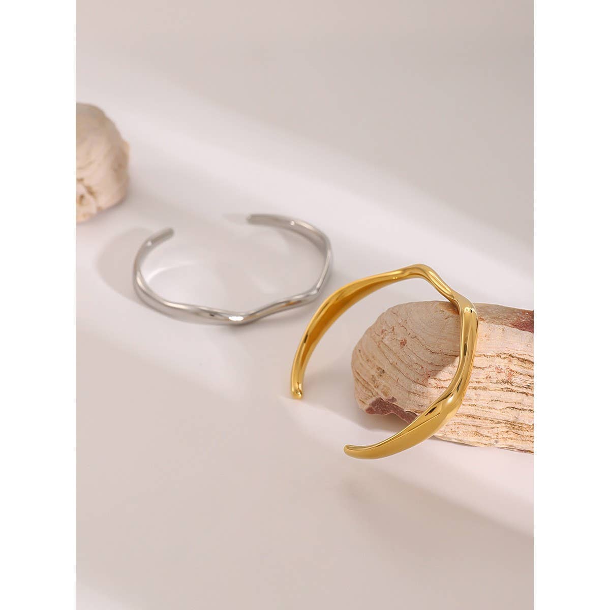 18K Gold Wavy Open Cuff in Stainless Steel_CWAJE4647