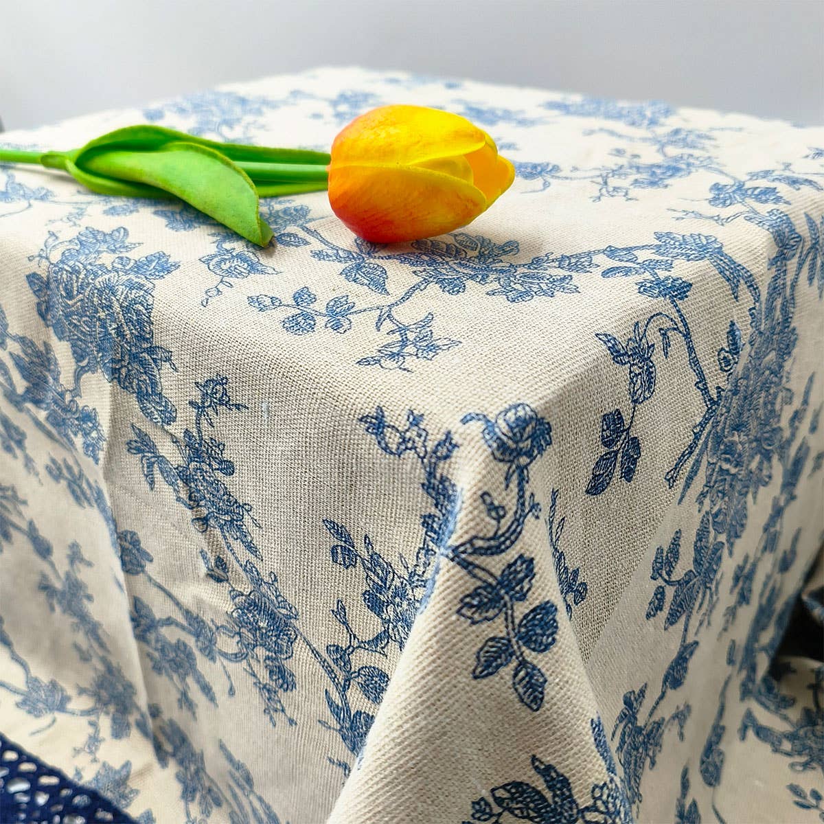 VINTAGE BLUE ROSE PRINT TABLECLOTH
