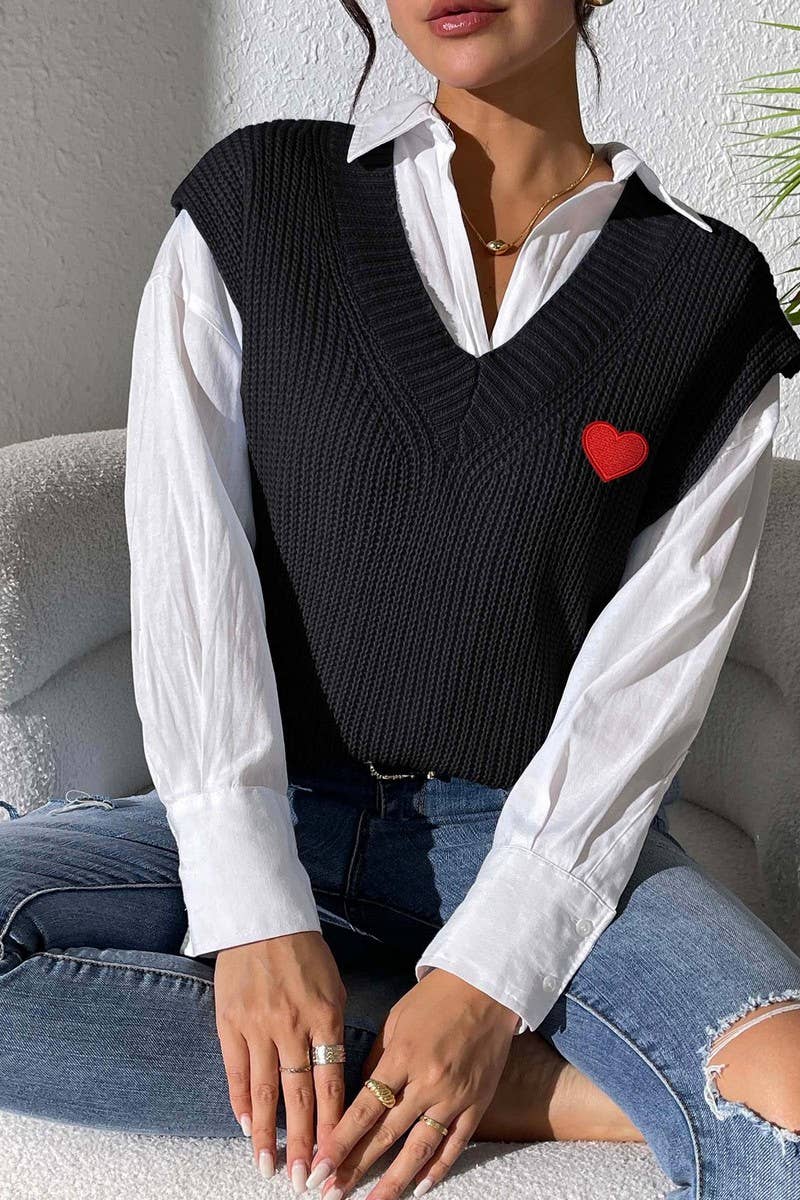 CWTSTL00993_WOMEN V-NECK KNIT VEST HEART PATCH SWEATER
