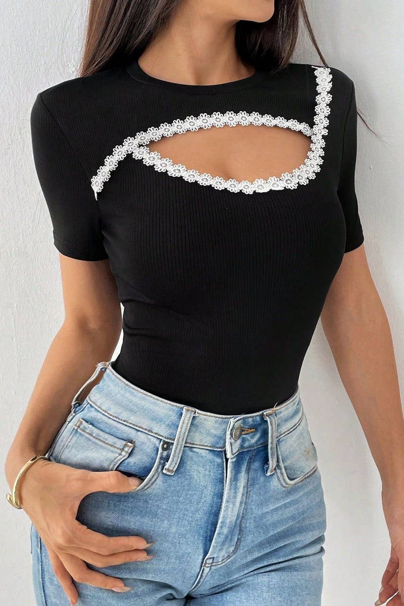 CWTBLS2105_SIMPLE SOLID CREWNECK TEE WITH DECORATIVE PATCH