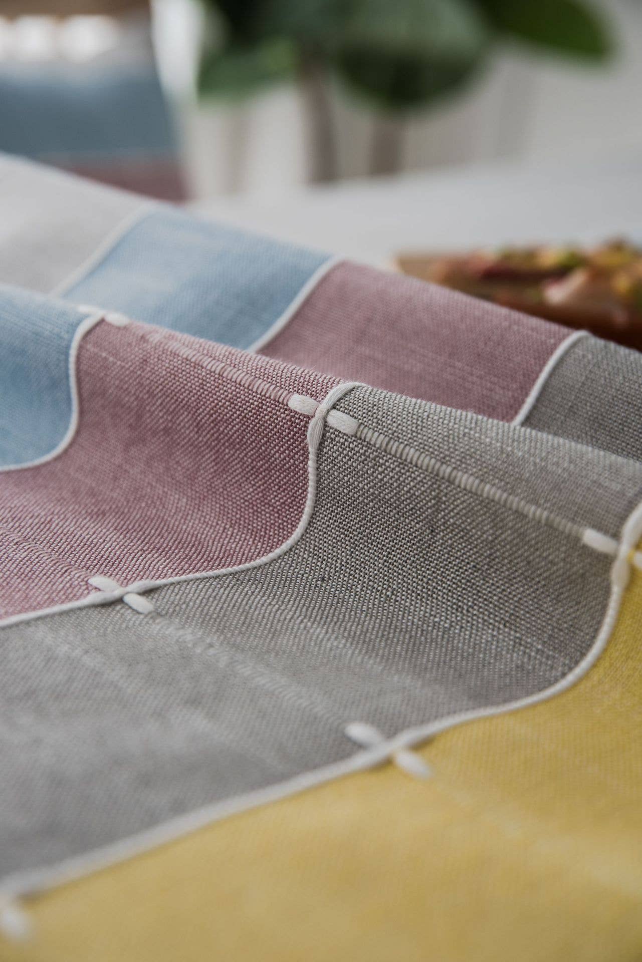 COLOR PLAID PATTERN COSY TABLECLOTHS WITH TASSELS